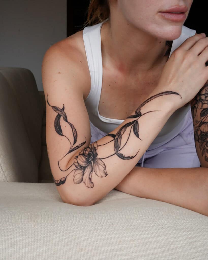 Botanical-blackwork-Yarina