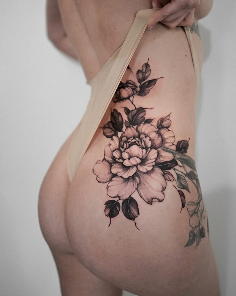 Botanical-blackwork-Yarina